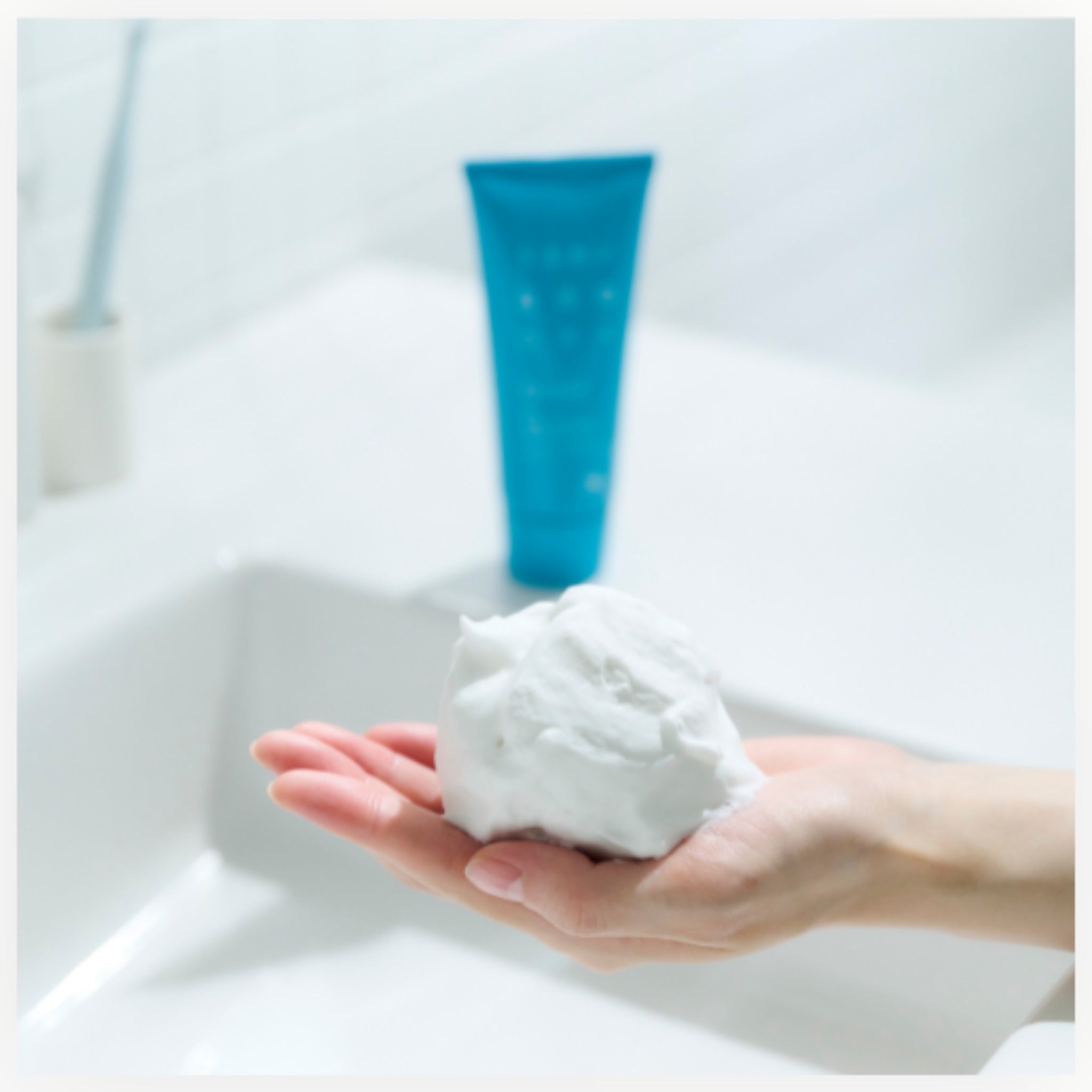 Hakutsuru Moisturizing Japanese Sake Lees & Mud Face Wash 100g